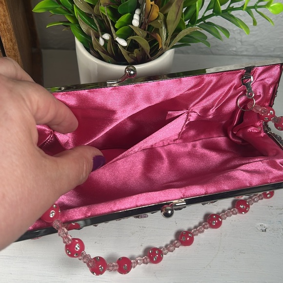 LA VIOLA Pink Clutch Kiss Lock Pink Lined Evening Prom Bag
W/ Strap NWOT - Picture 8 of 16